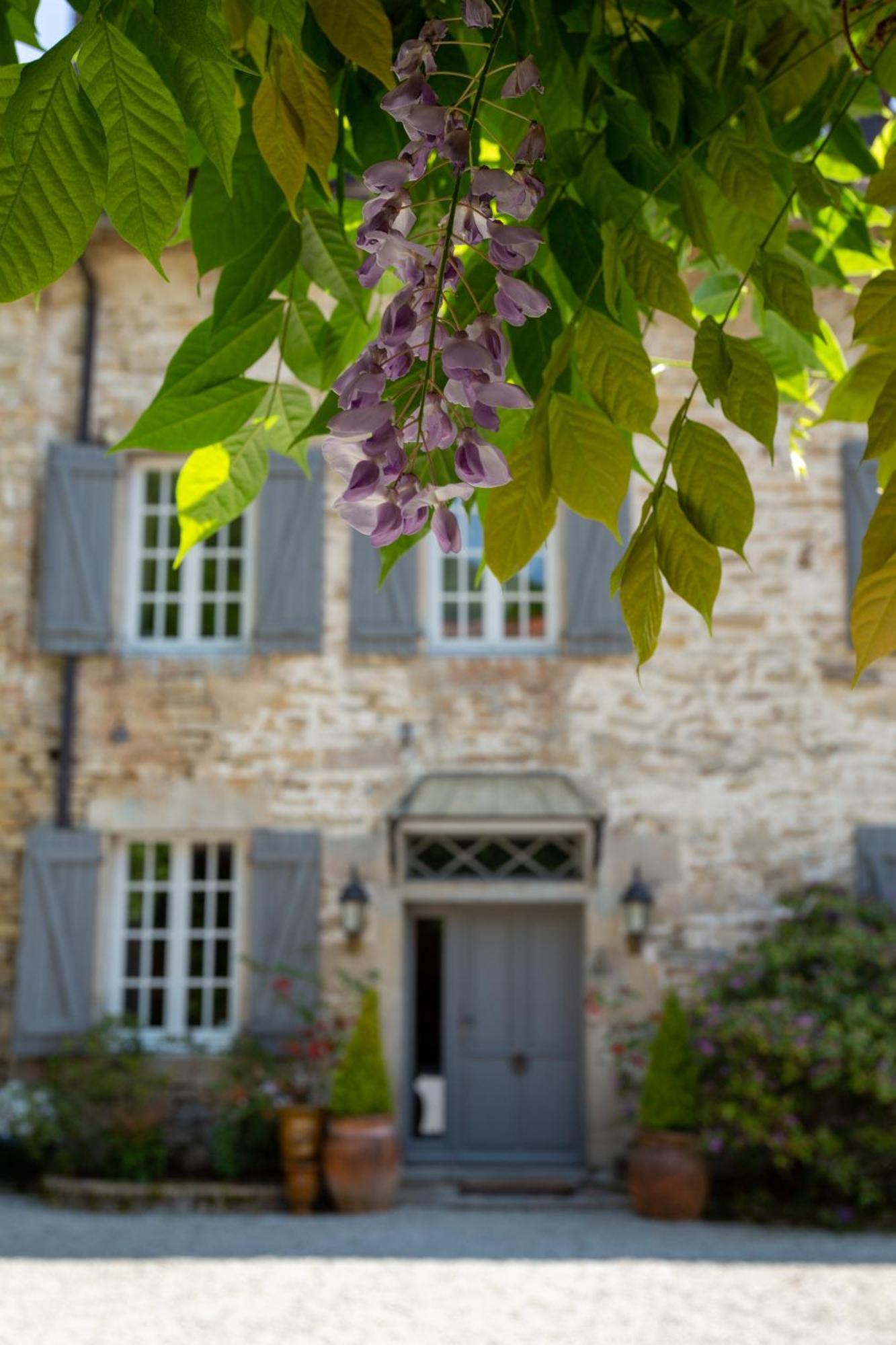 A l'Ombre du Château Hotel Nans-sous-Sainte-Anne Exterior foto