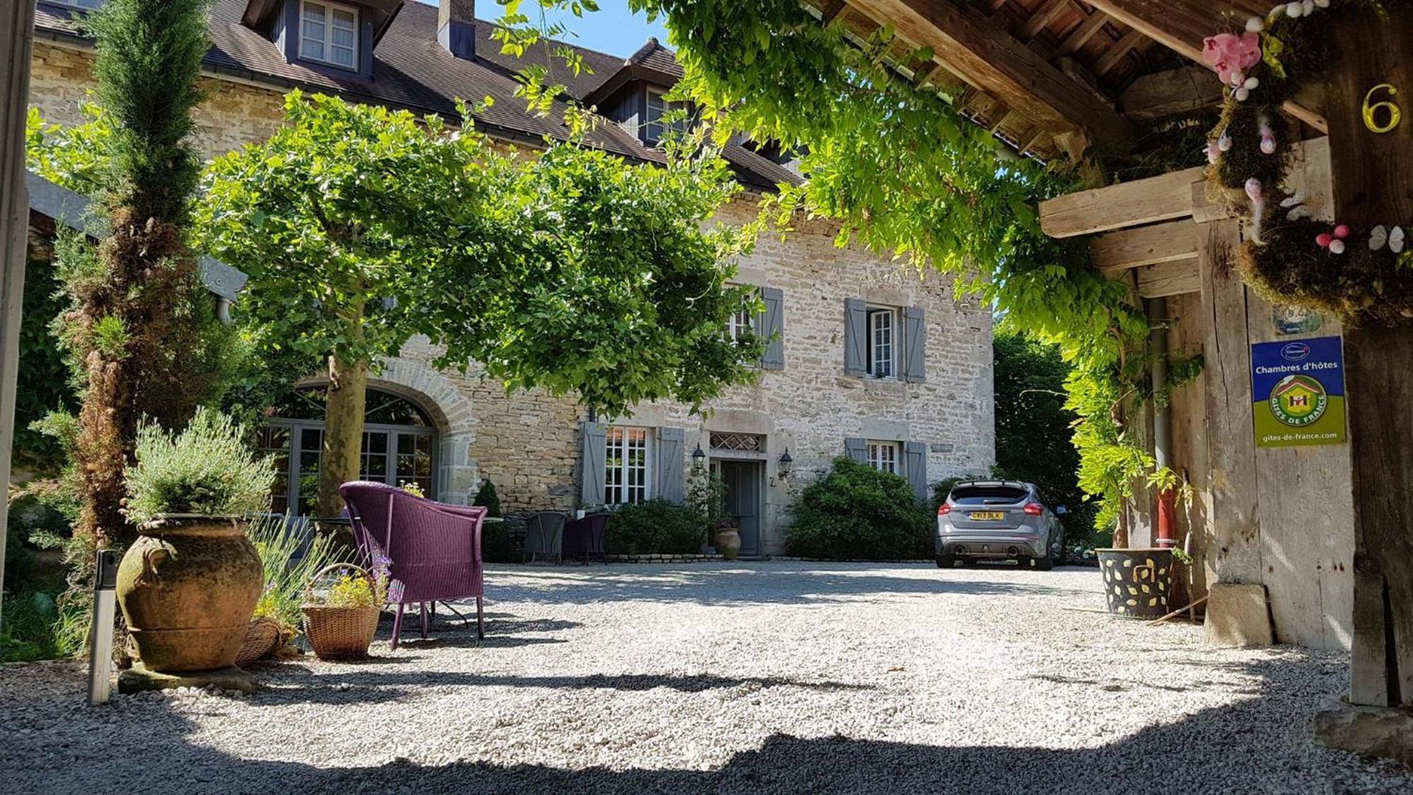 A l'Ombre du Château Hotel Nans-sous-Sainte-Anne Exterior foto